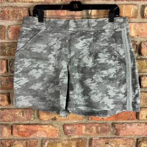 SPANX Stretch Twill Shorts 4” Stone Wash Camo Sz L